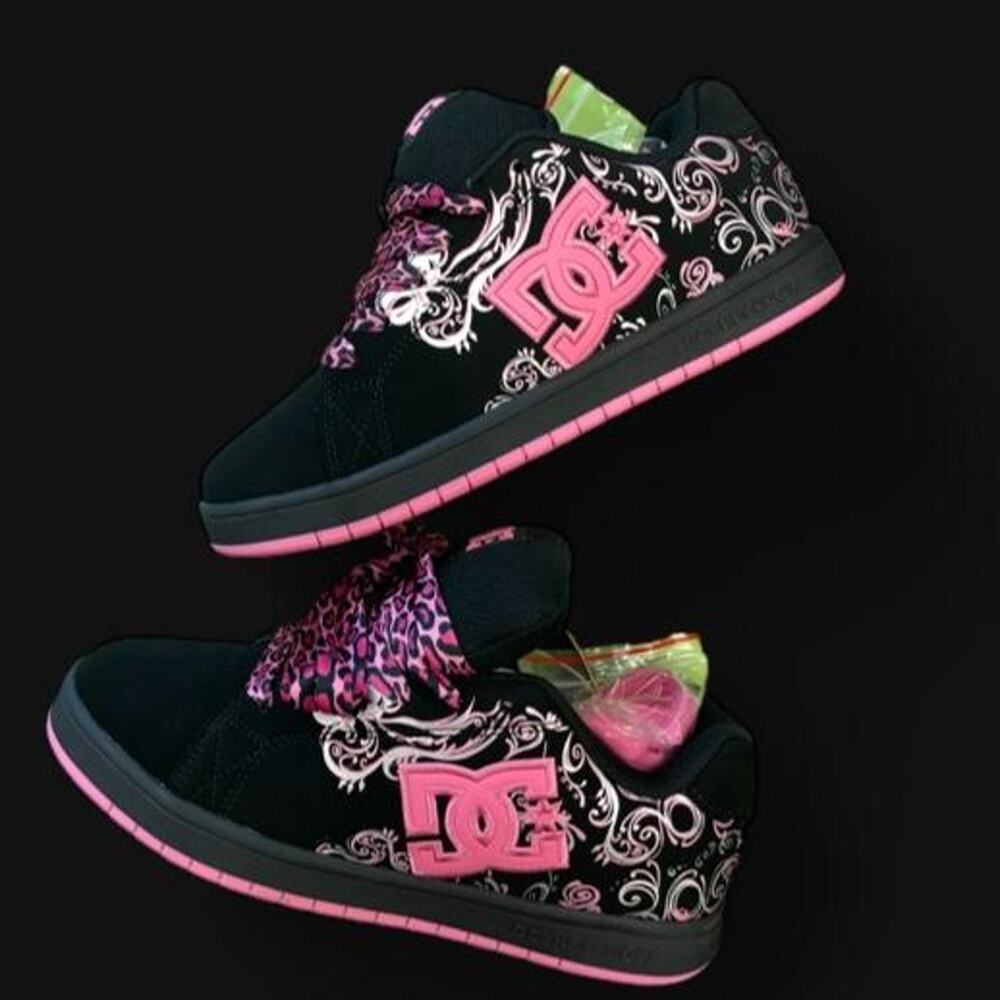 Dc shoes pixie graphic